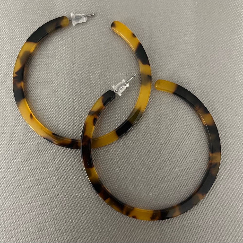 NEW- Summer Tortoise Shell Like Hoops